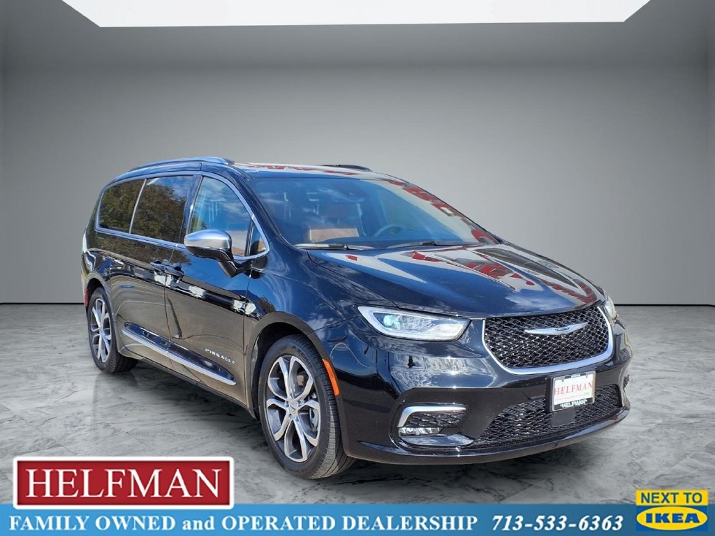 Used 2025 Chrysler Pacifica Pinnacle w/ Trailer Tow Group FWD image 1
