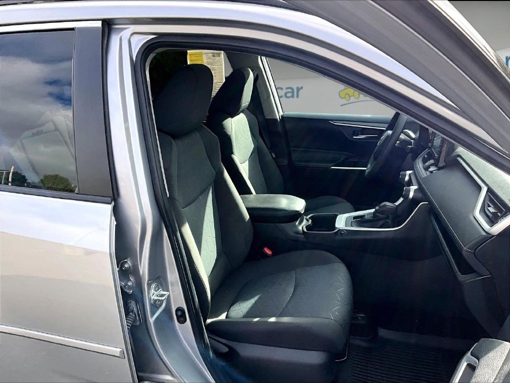 Used 2022 Toyota RAV4 XLE AWD/4WD image 11