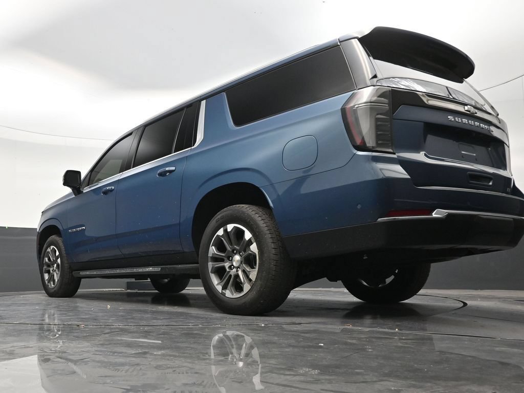 Used 2025 Chevrolet Suburban LT w/ Comfort Package RWD image 22