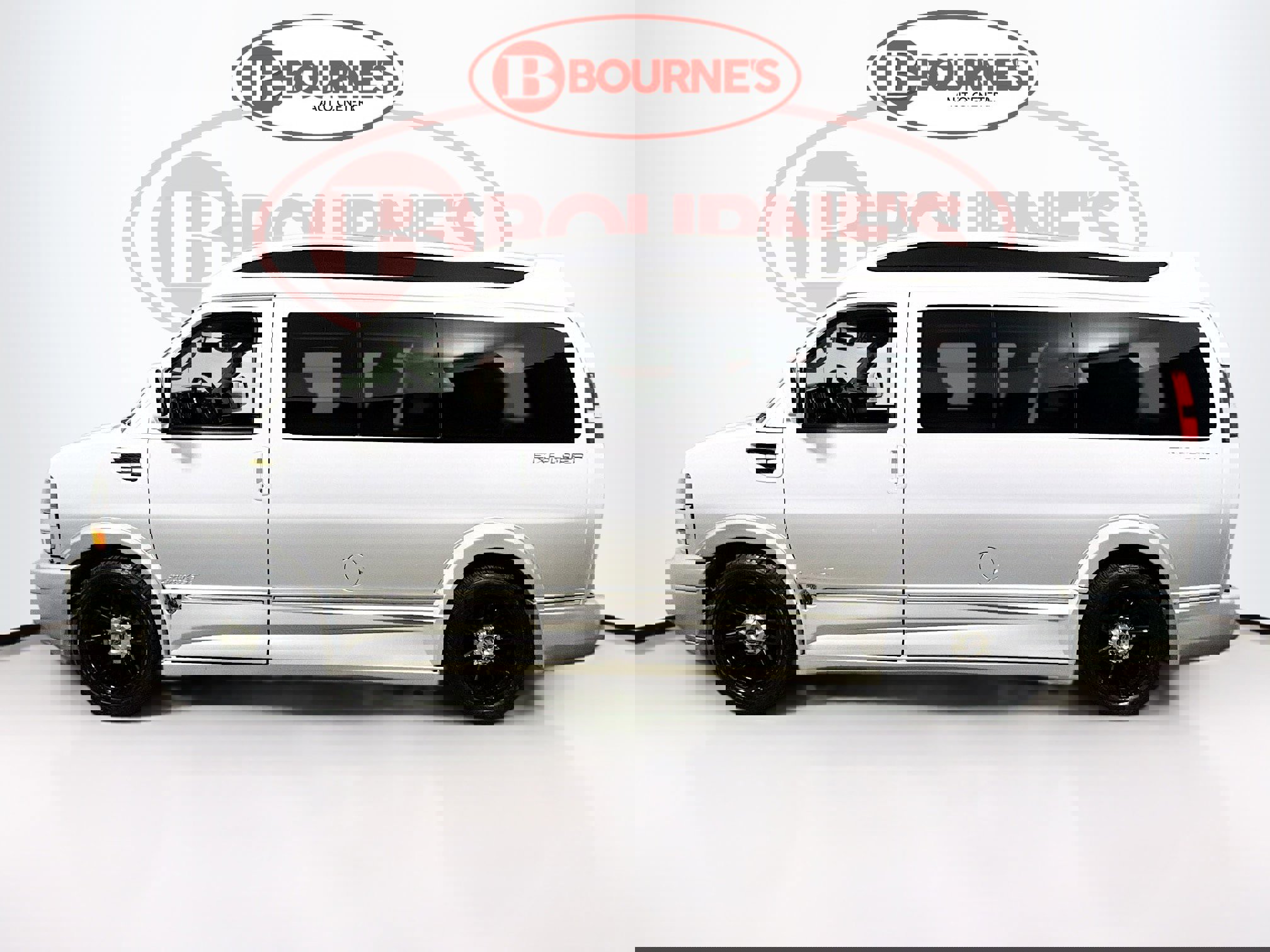 Used 2016 Chevrolet Express 2500 image 9