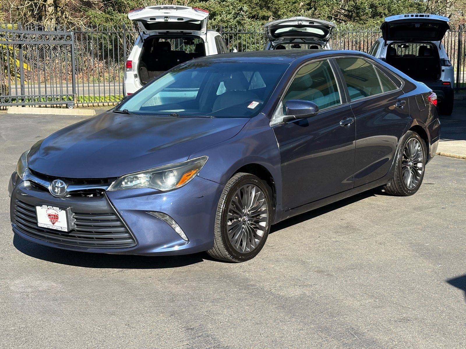 Used 2015 Toyota Camry LE FWD image 3