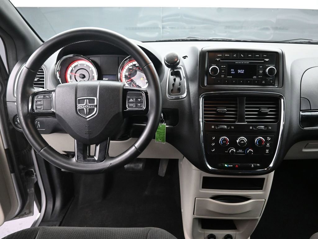 Used 2016 Dodge Grand Caravan SE FWD image 11