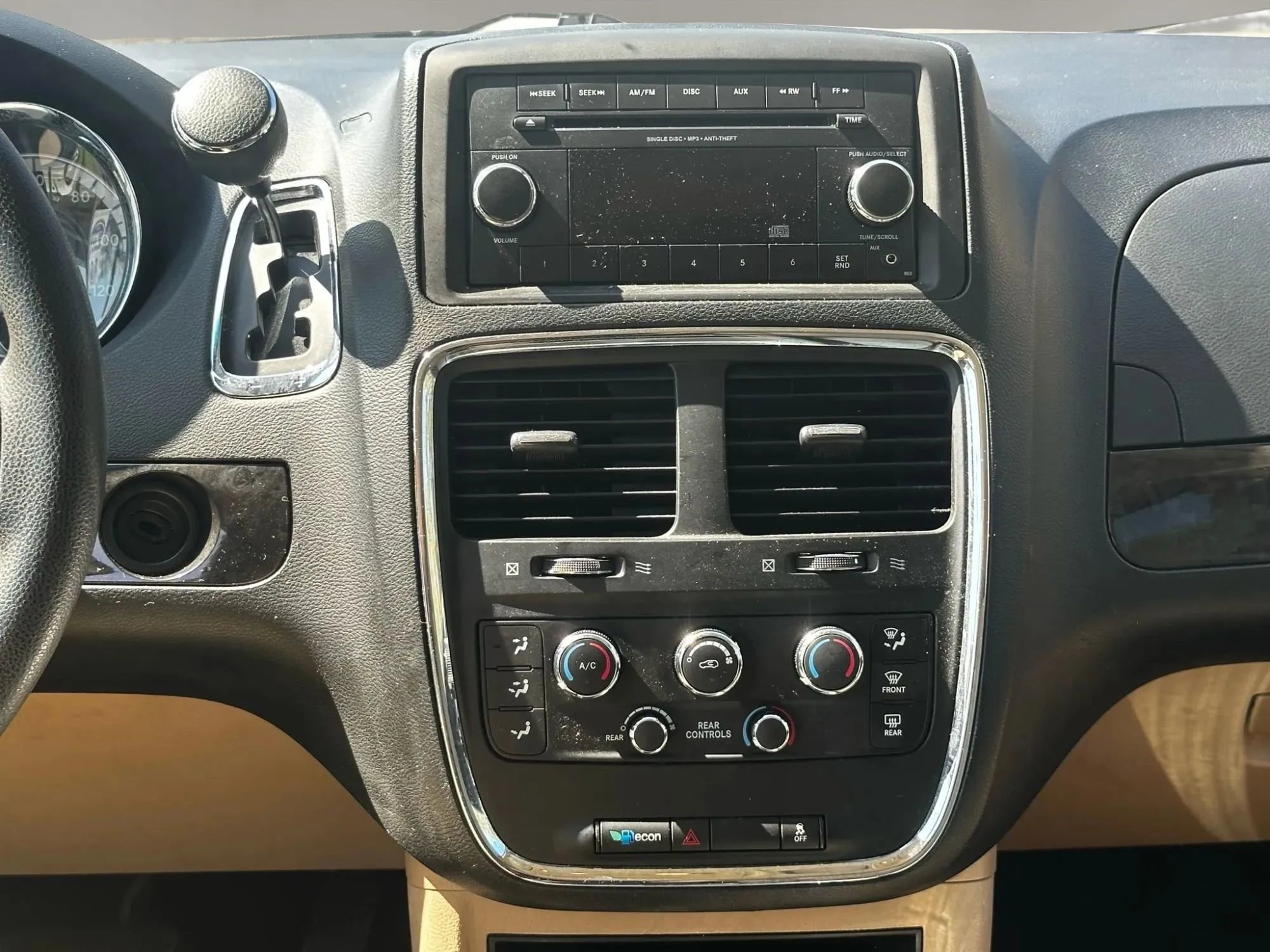 Used 2014 Dodge Grand Caravan SXT FWD image 25