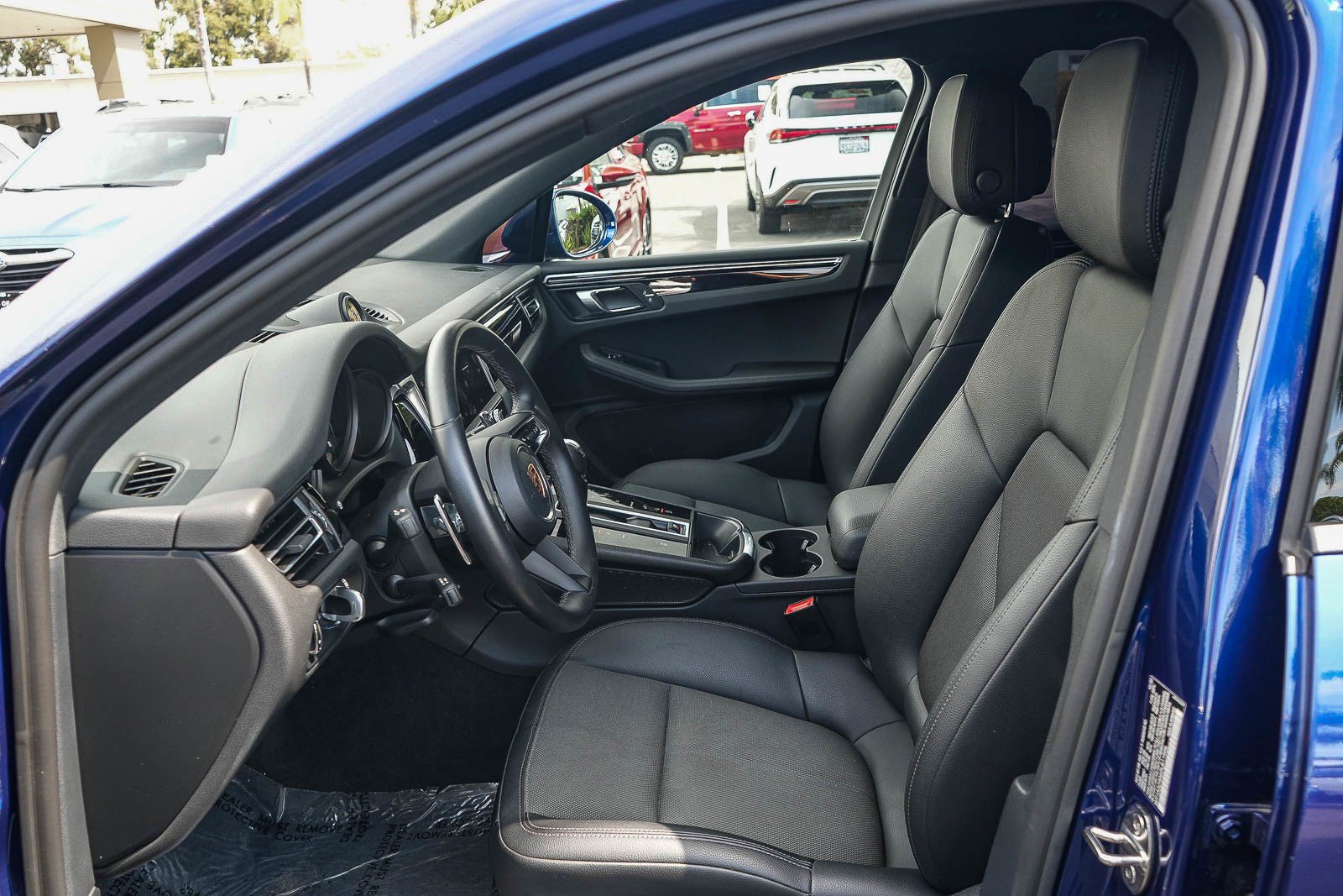 Used 2023 Porsche Macan AWD/4WD image 16