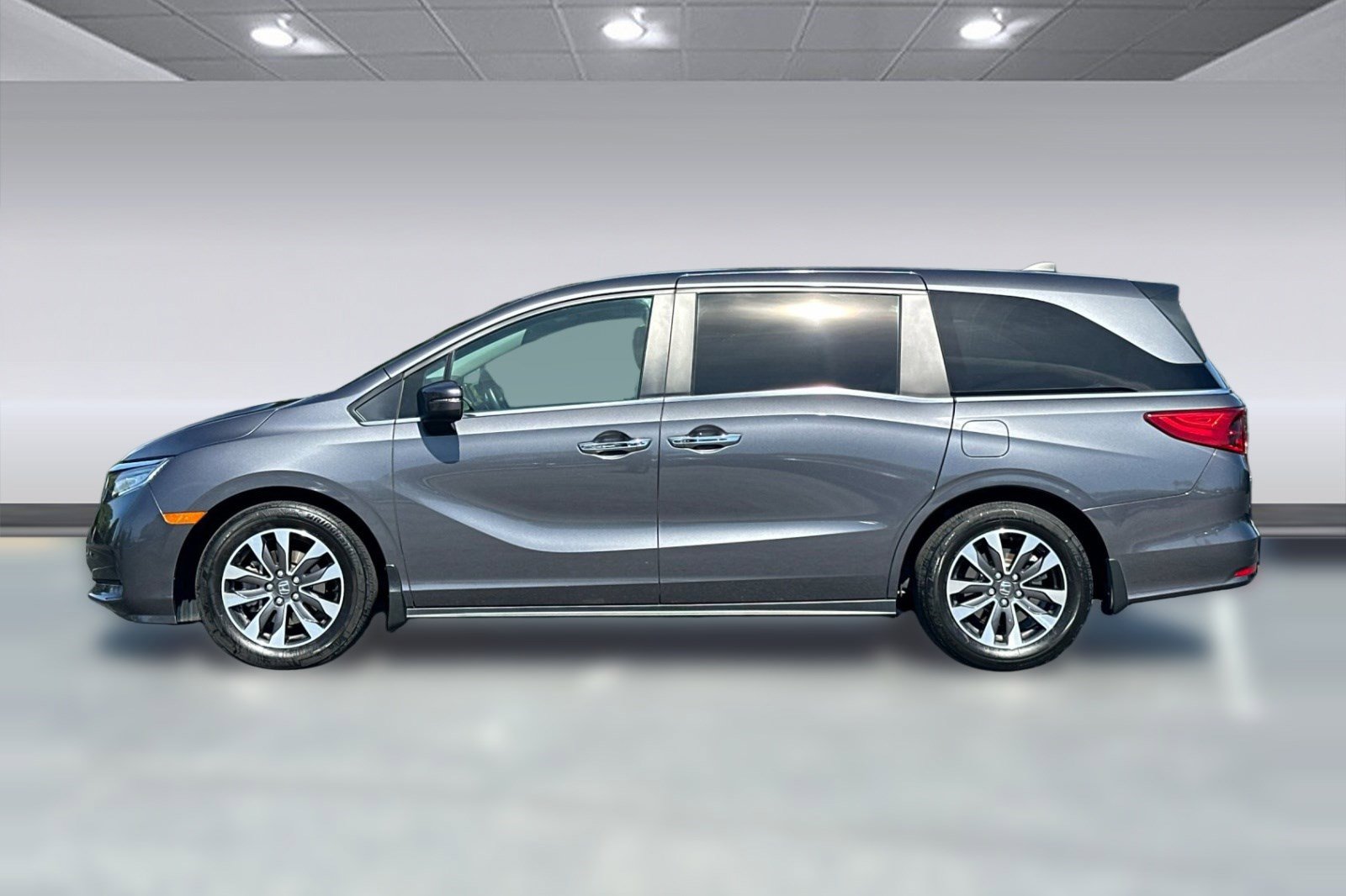 Used 2024 Honda Odyssey EX-L image 2