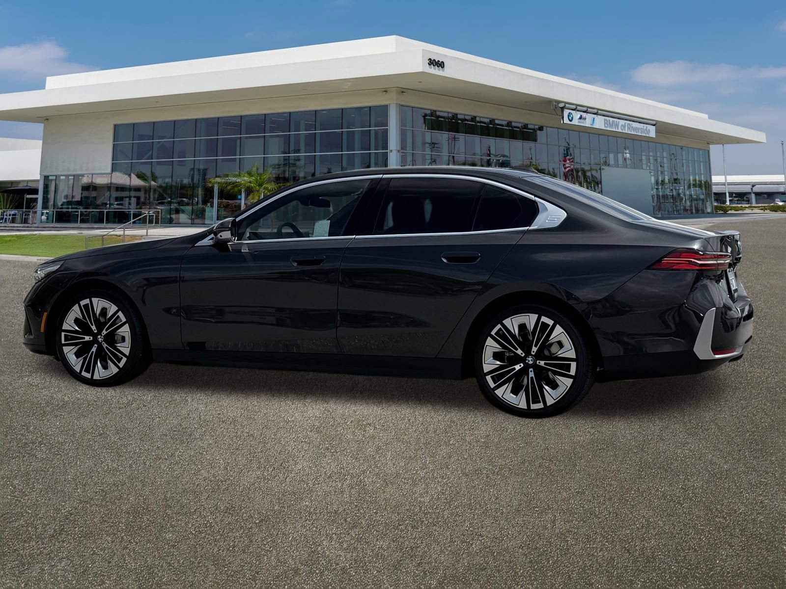 Certified 2024 BMW 530i w/ Premium Package RWD image 7