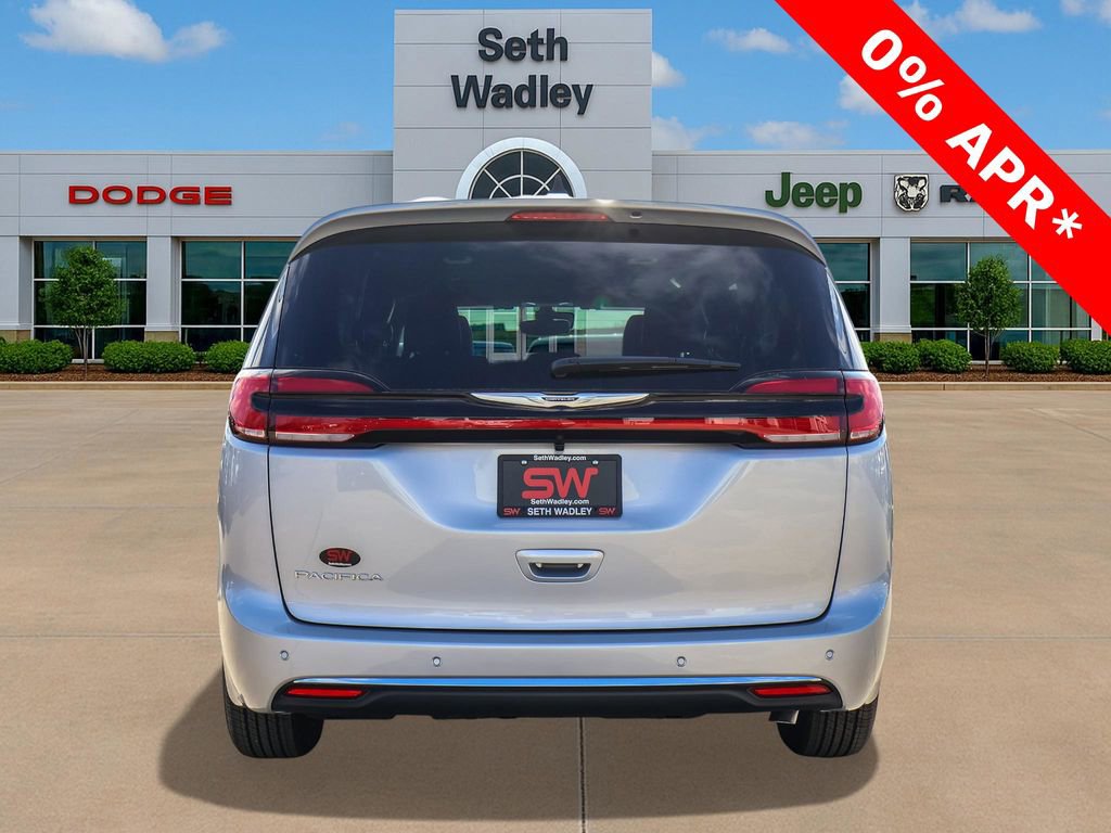 New 2026 Chrysler Pacifica Select image 6