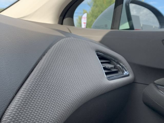 Used 2018 Chevrolet Cruze LT FWD image 10
