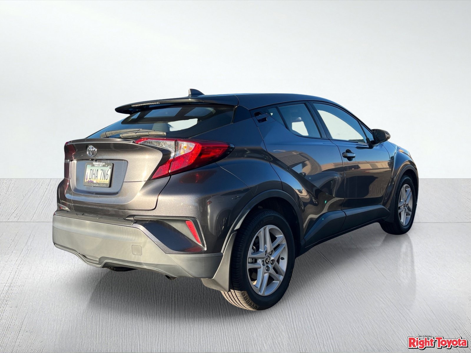 Used 2021 Toyota C-HR LE FWD image 4