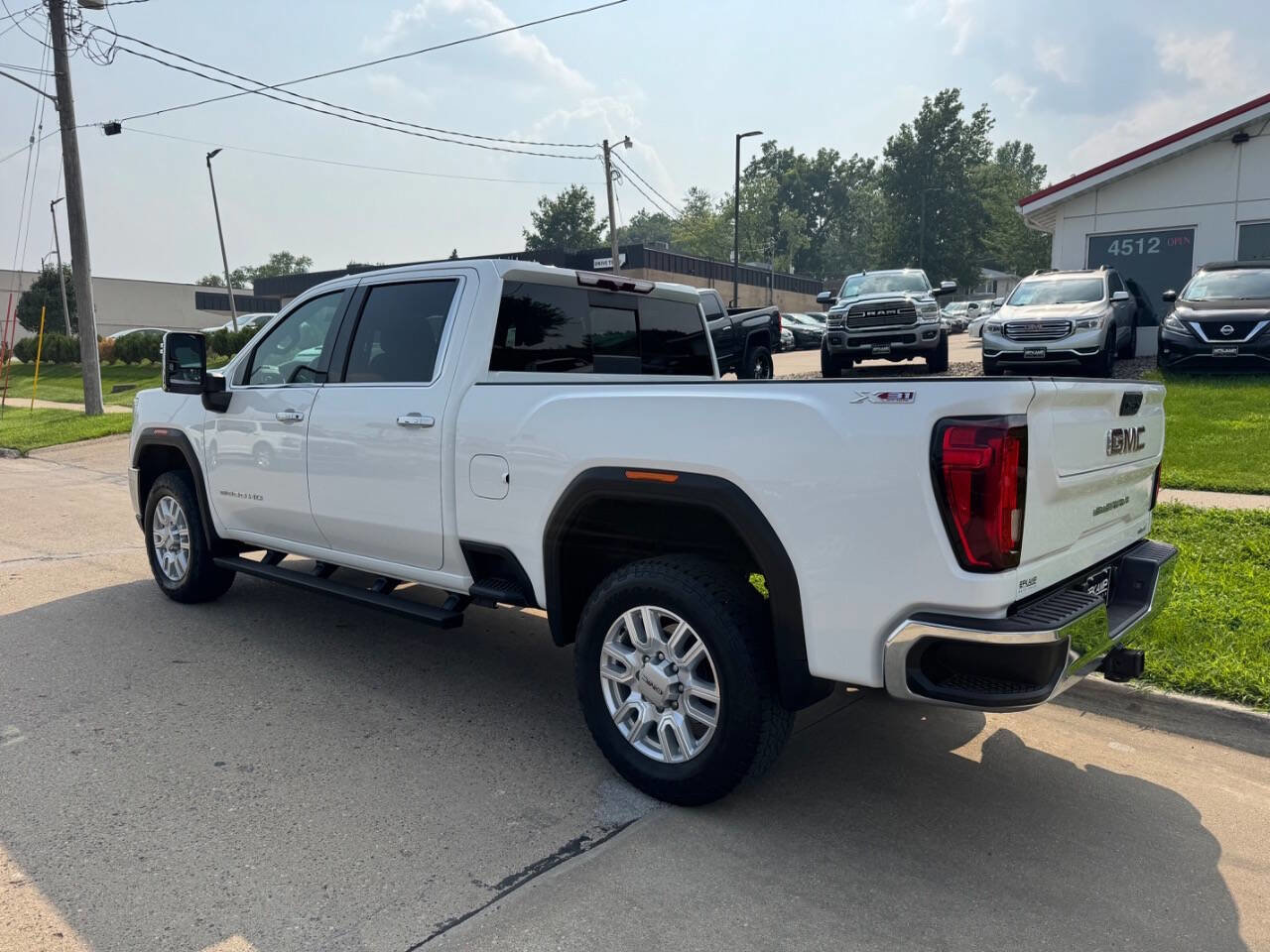 Used 2022 GMC Sierra 2500 SLT w/ SLT Convenience Package image 3