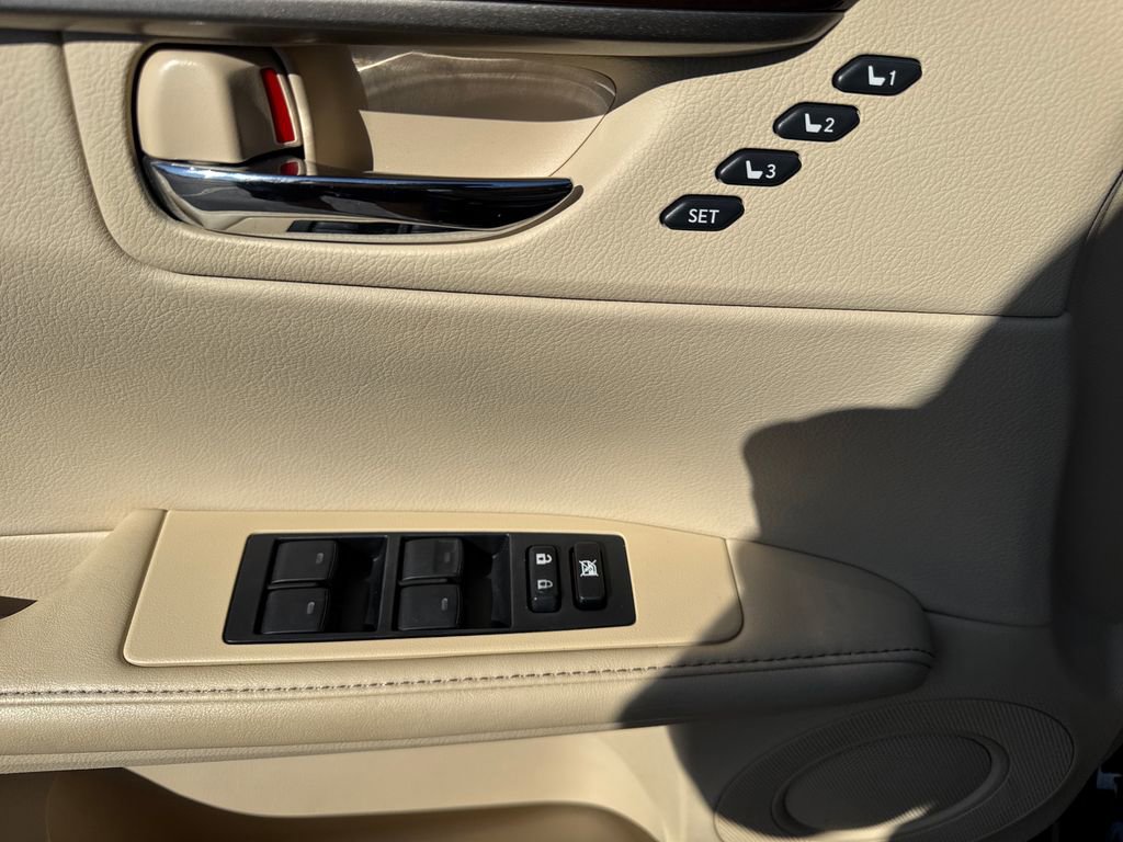 Used 2013 Lexus ES 350 w/ Luxury Pkg FWD image 11