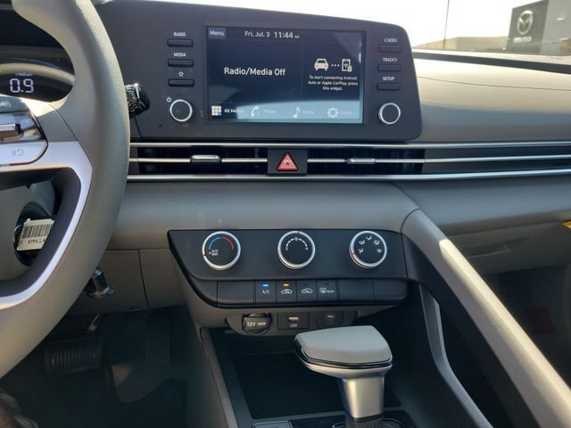 New 2026 Hyundai Elantra SE FWD image 14