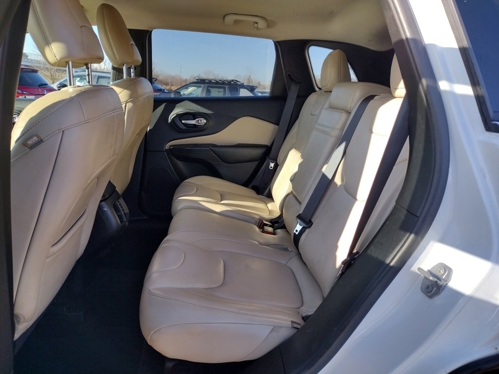 Used 2017 Jeep Cherokee Limited image 12