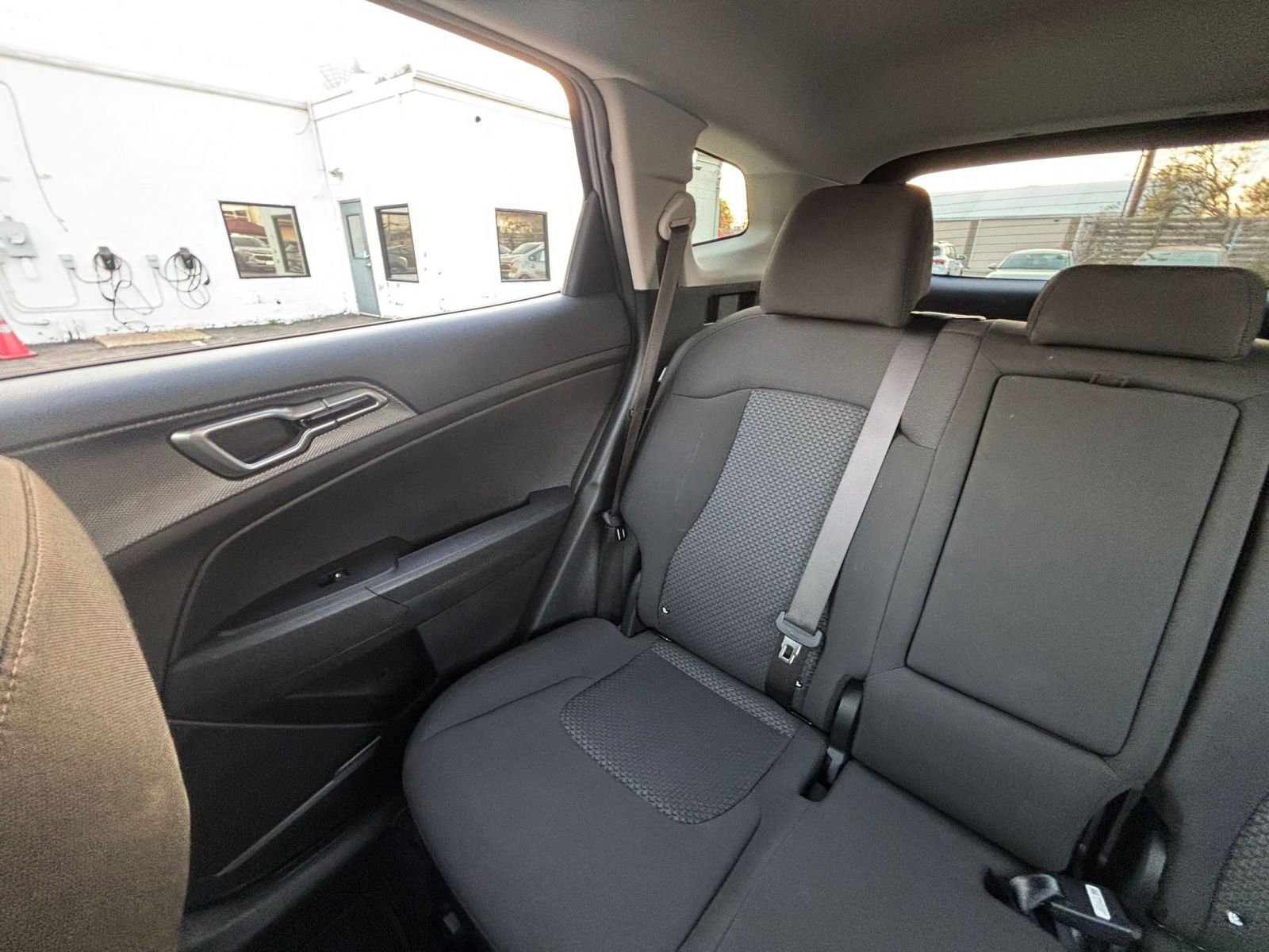 Used 2025 Kia Sportage LX image 39