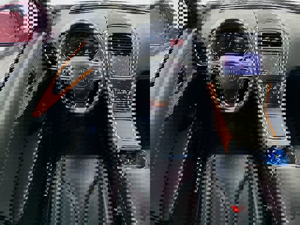 Used 2019 Lincoln Nautilus Select image 10