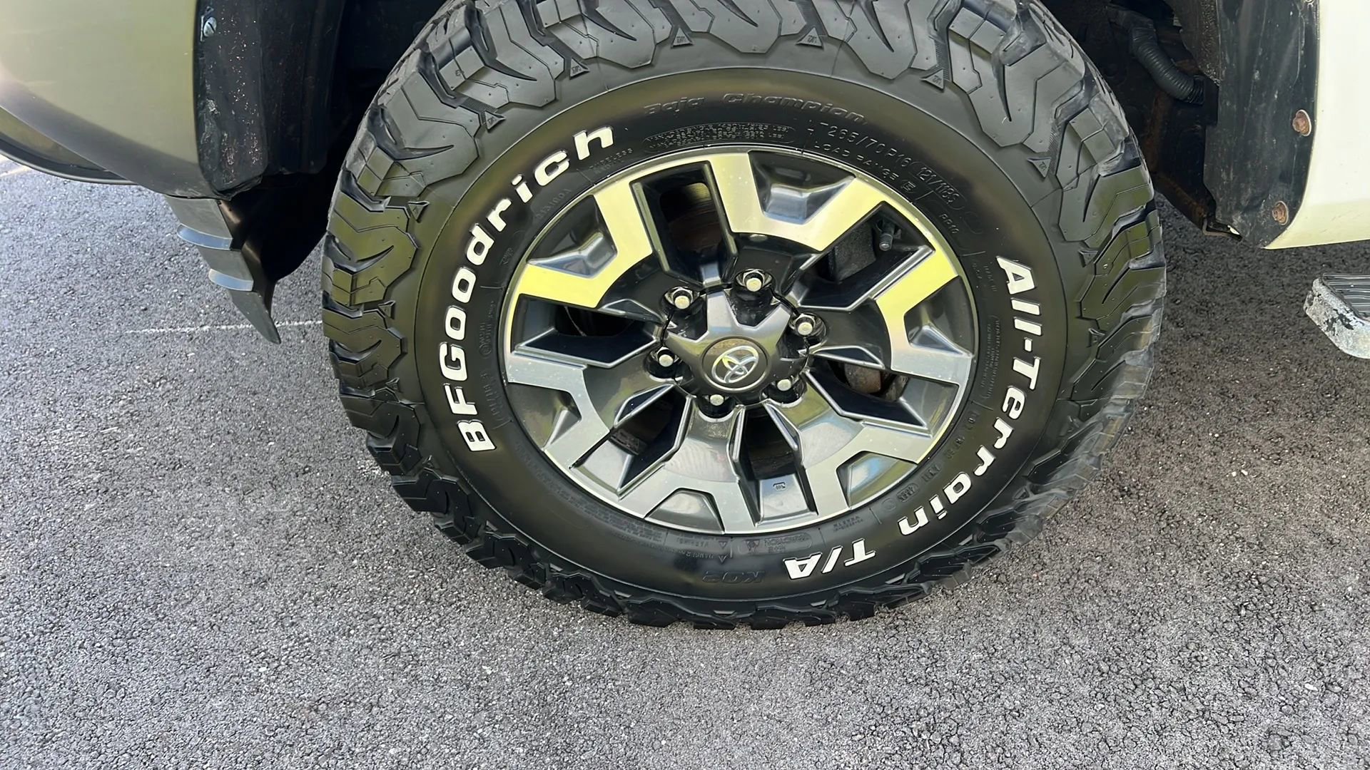 Used 2017 Toyota Tacoma SR image 26