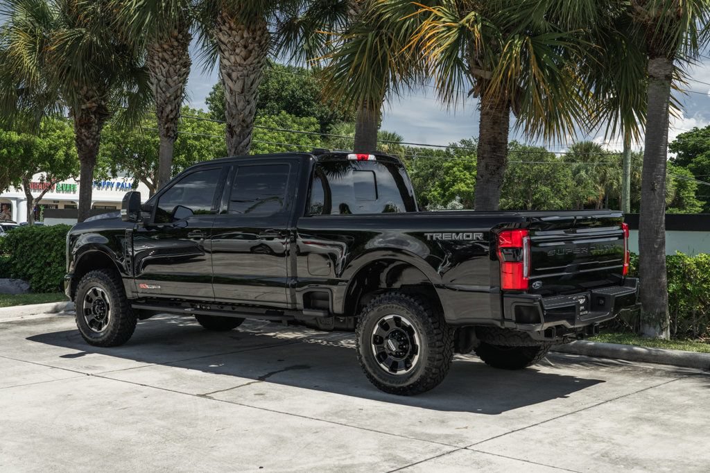 Used 2025 Ford F250 Platinum w/ Tremor Off-Road Package AWD/4WD image 4