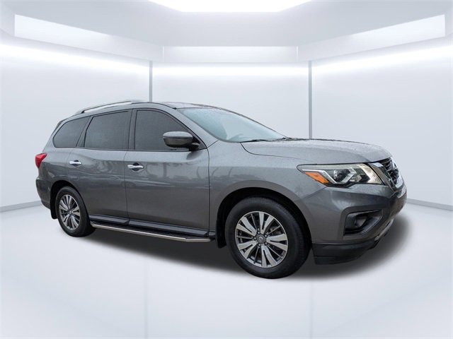 Used 2020 Nissan Pathfinder SV image 2