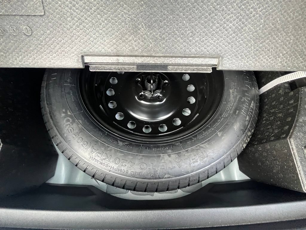 Certified 2025 Volkswagen Tiguan SE w/ Panoramic Sunroof Package AWD/4WD image 29