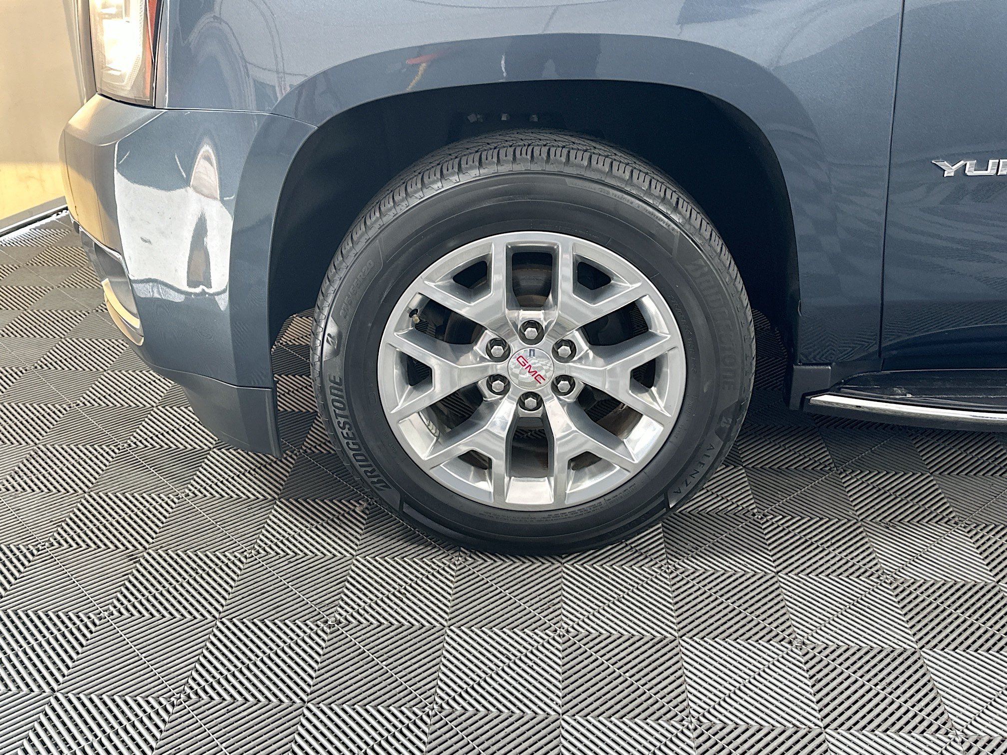 Used 2020 GMC Yukon SLE w/ SLE Value Package RWD image 11