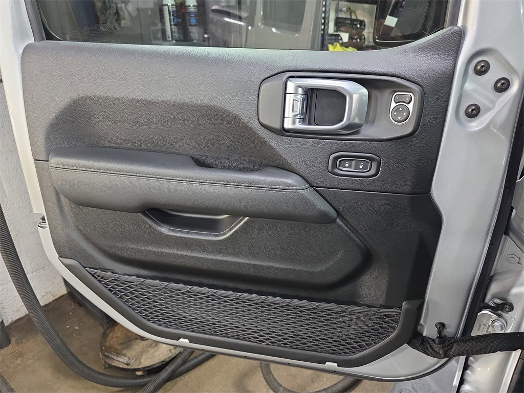 Used 2022 Jeep Gladiator Overland w/ Popular Equipment Package image 26