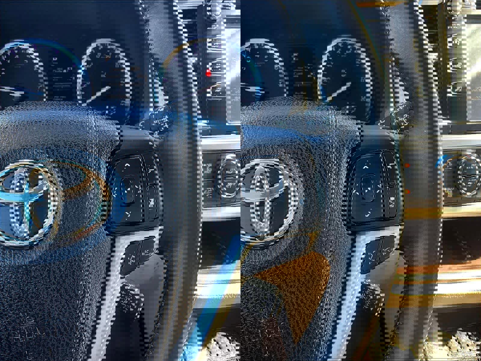 Used 2017 Toyota Highlander XLE image 25