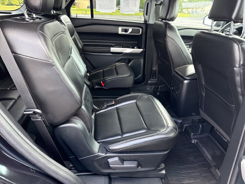 Used 2024 Ford Explorer XLT w/ Equipment Group 202A AWD/4WD image 21