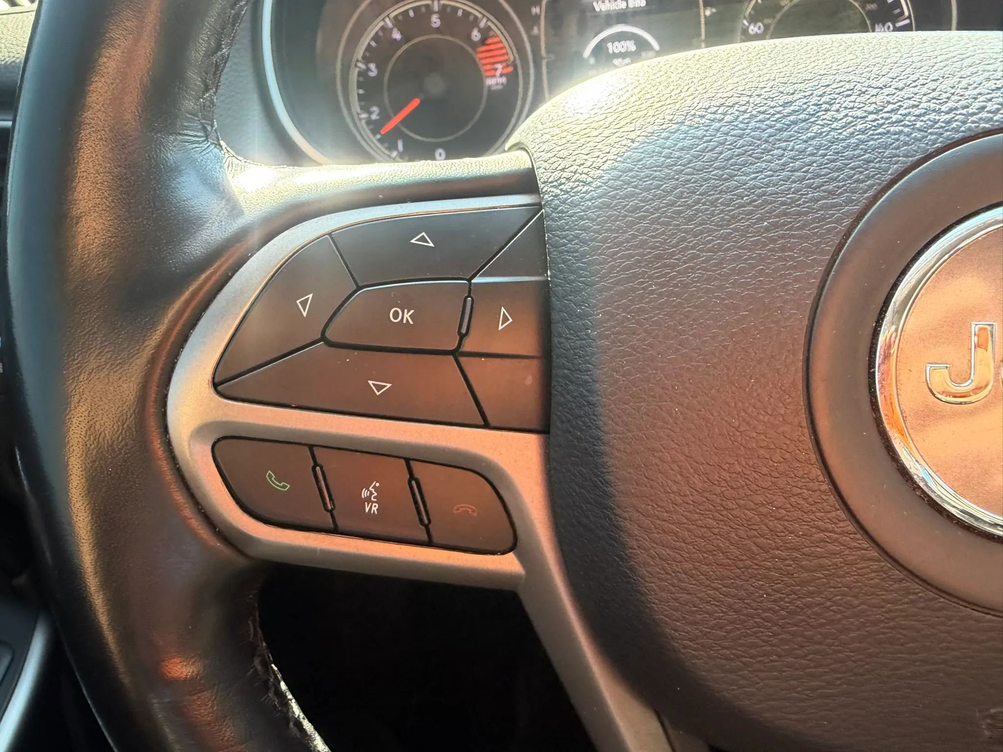 Used 2021 Jeep Cherokee Latitude Plus AWD/4WD image 13