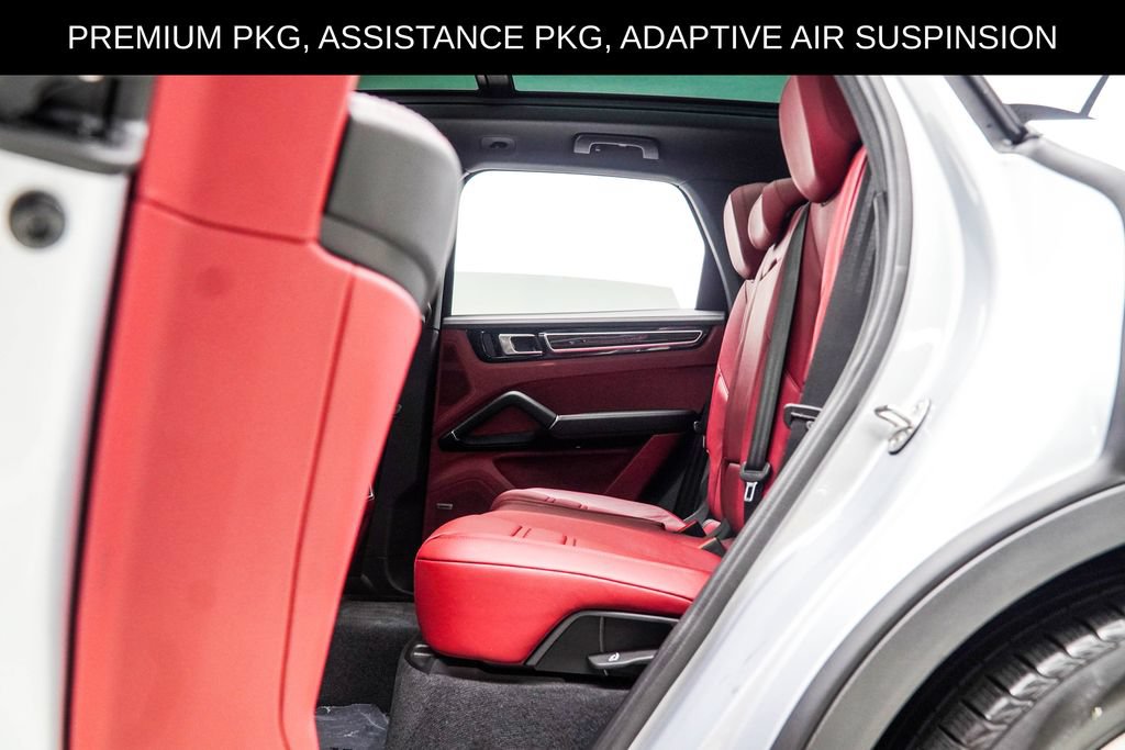 Used 2023 Porsche Cayenne w/ Premium Package AWD/4WD image 50