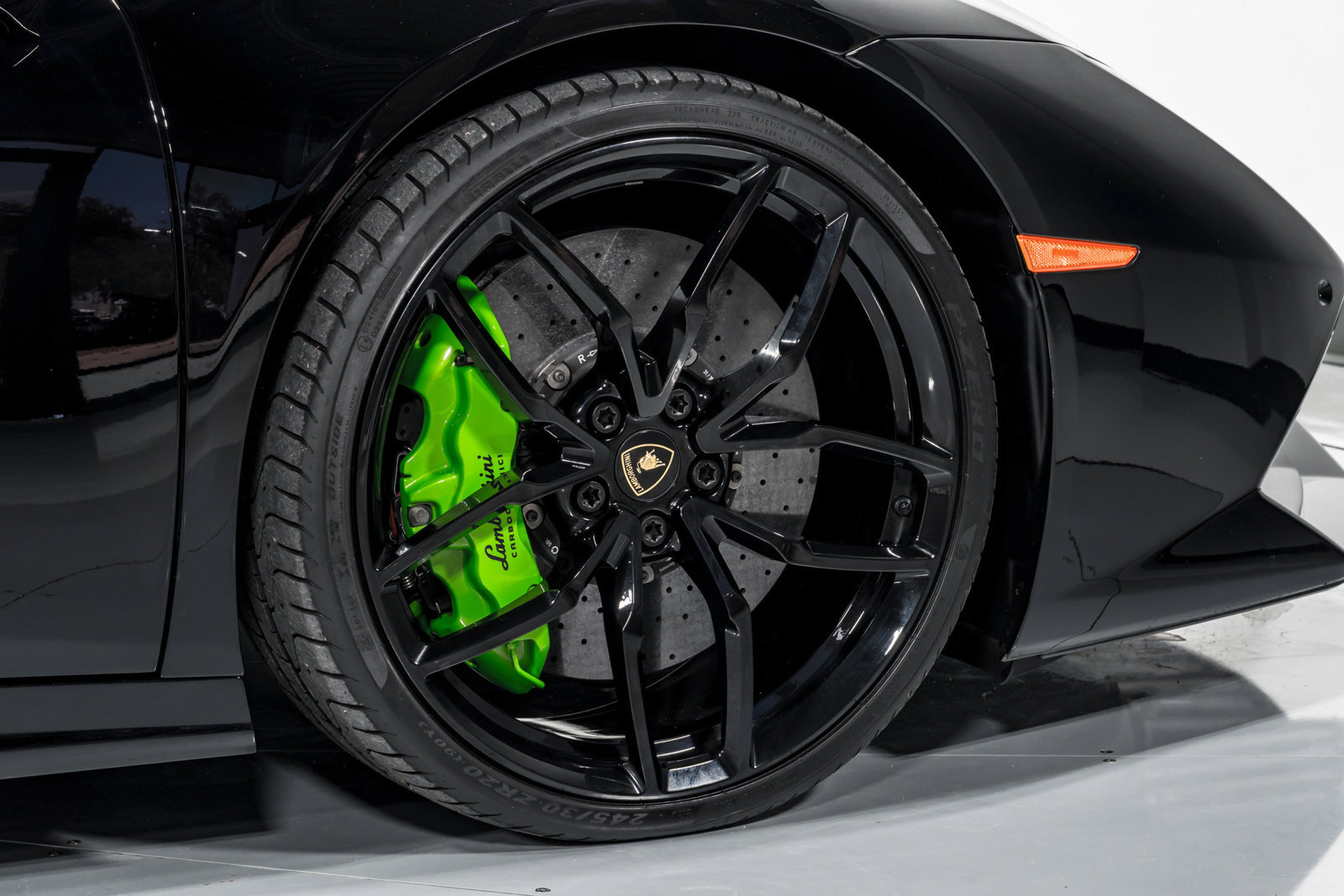 Used 2016 Lamborghini Huracan LP 610-4 AWD/4WD image 45