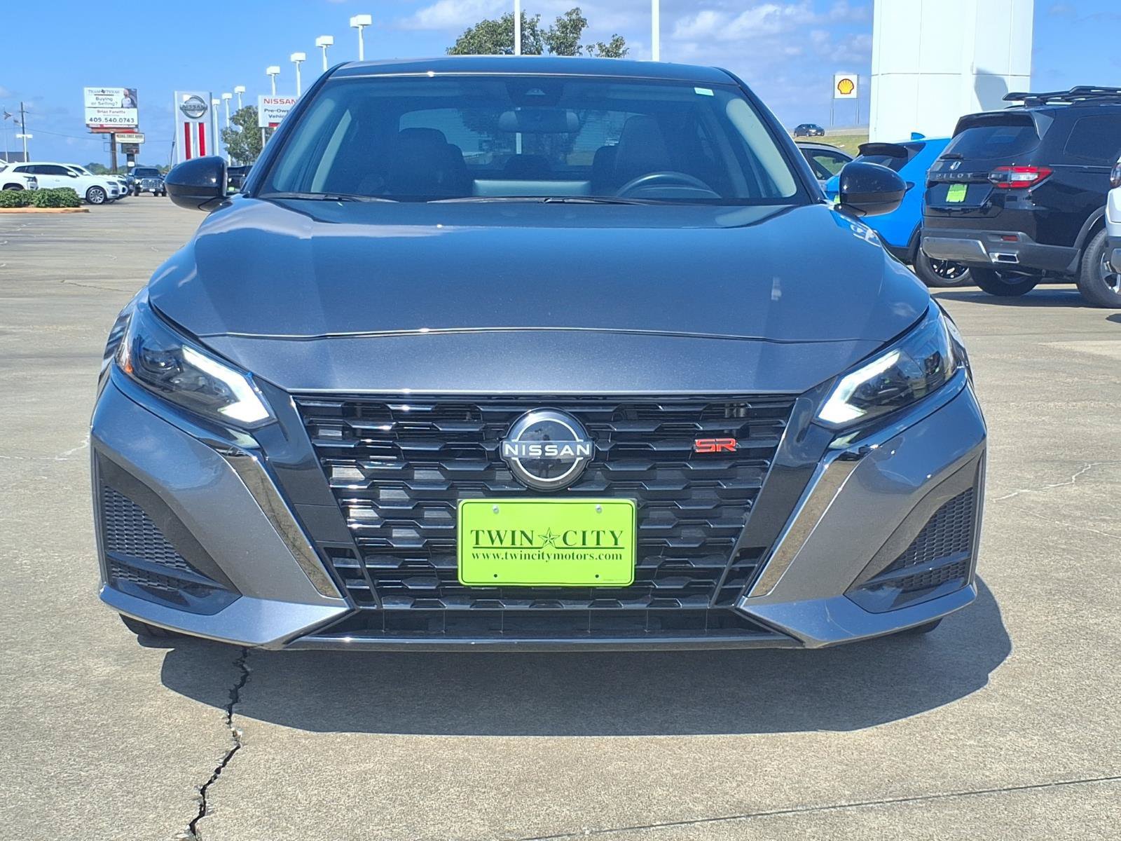 Used 2024 Nissan Altima 2.5 SR w/ SR Premium Package FWD image 5