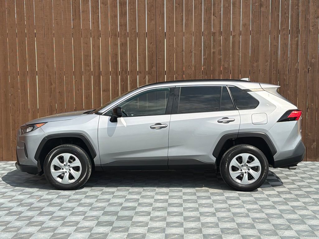 Used 2021 Toyota RAV4 LE image 12
