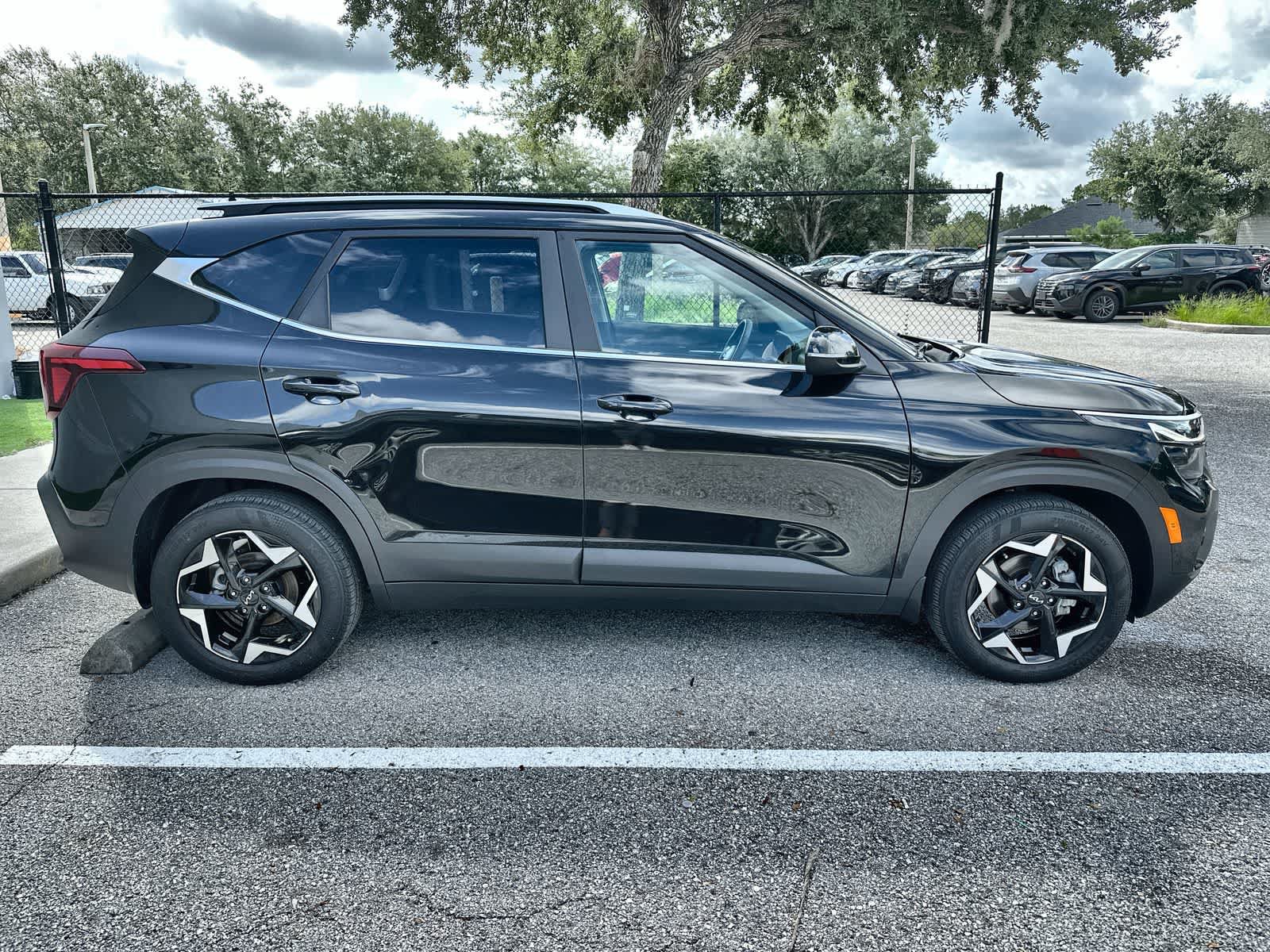 Used 2024 Kia Seltos EX FWD image 10