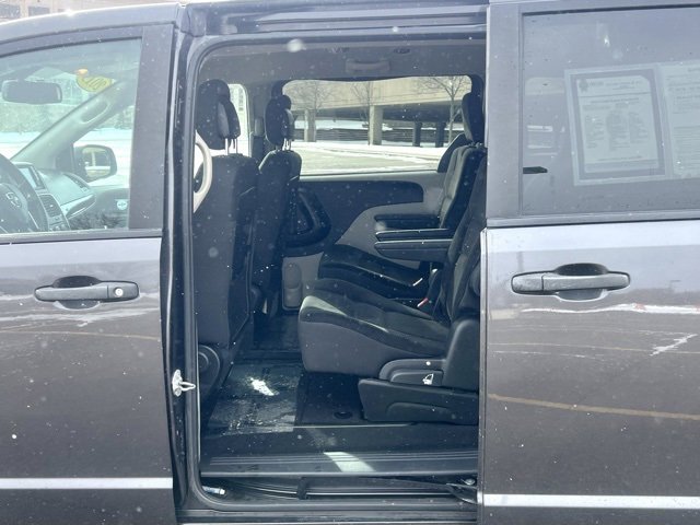 Used 2019 Dodge Grand Caravan SE w/ UConnect Hands-Free Group image 24