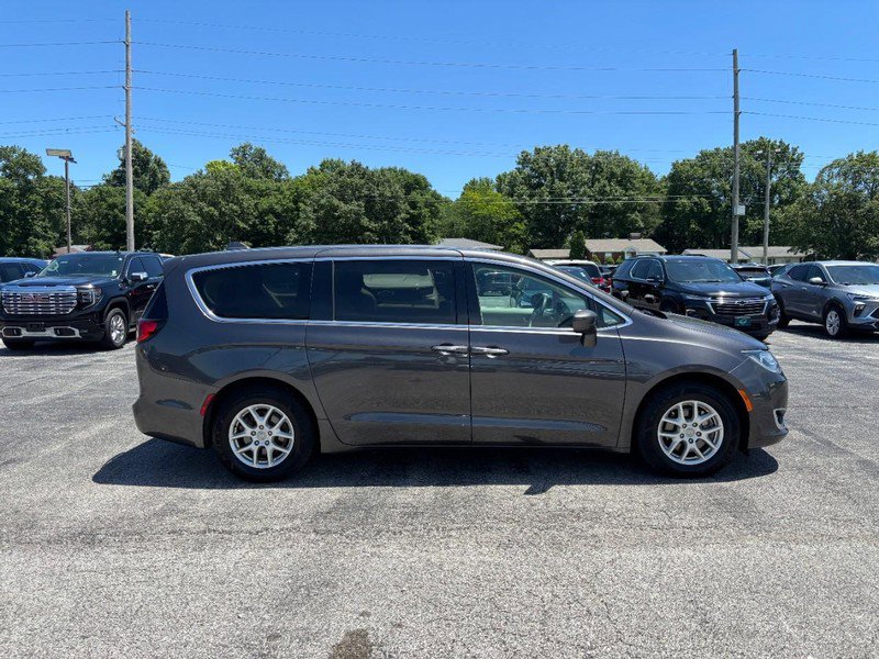 Used 2020 Chrysler Pacifica Touring FWD image 6