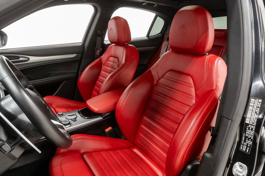 Used 2024 Alfa Romeo Stelvio Veloce image 11