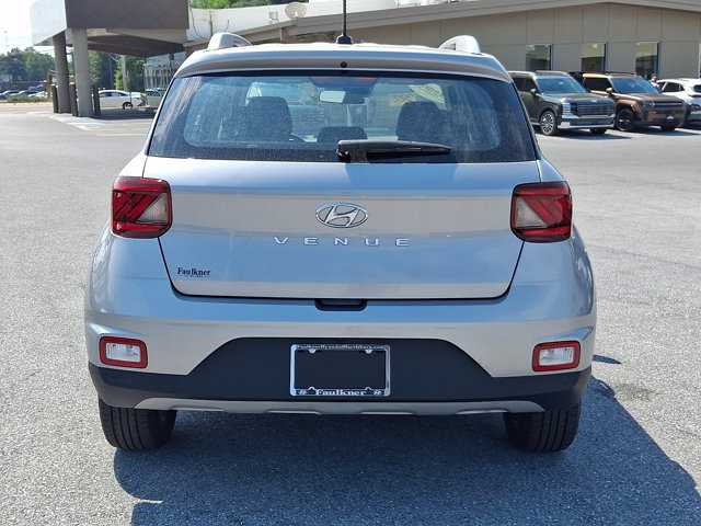 Certified 2025 Hyundai Venue SEL FWD image 5