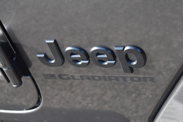Used 2025 Jeep Gladiator Sport AWD/4WD image 13