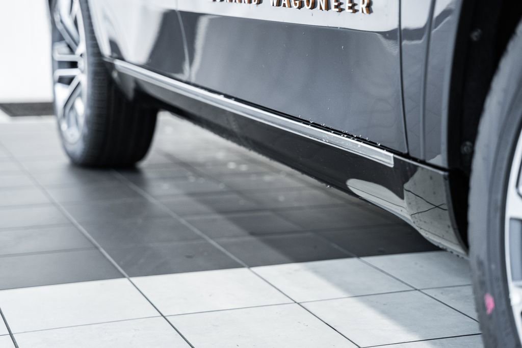 New 2024 Jeep Grand Wagoneer Series III w/ HD Trailer Tow Package image 18