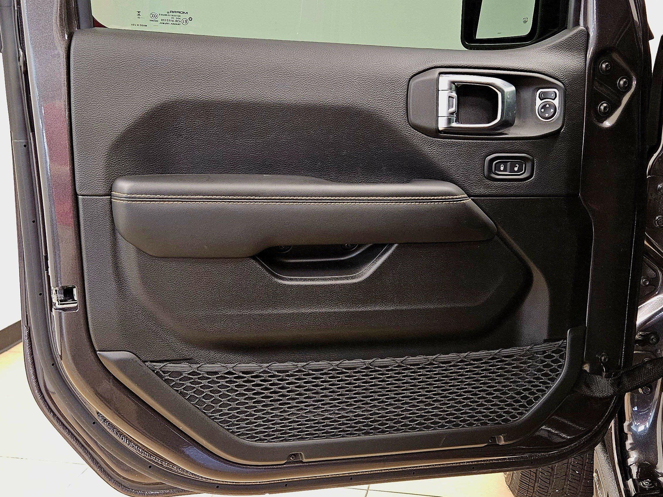 Used 2025 Jeep Wrangler Unlimited Sahara AWD/4WD image 10