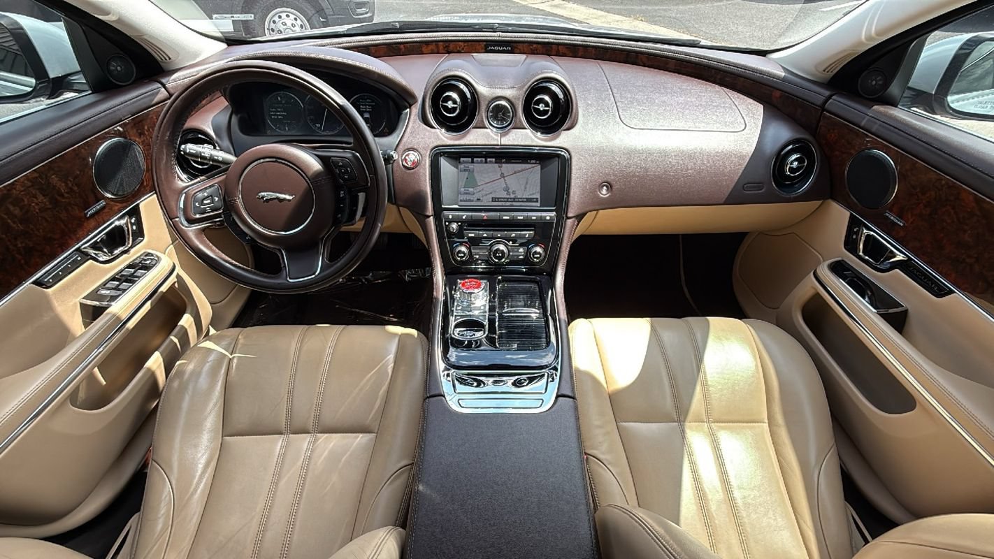 Used 2015 Jaguar XJ AWD image 19