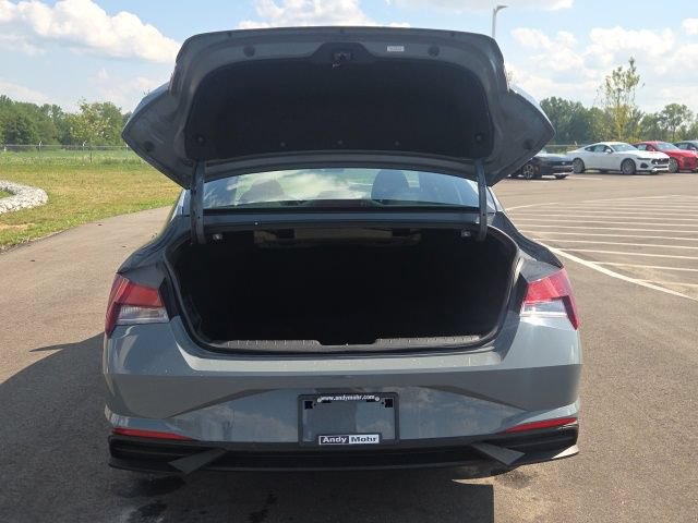 Used 2021 Hyundai Elantra SE FWD image 10