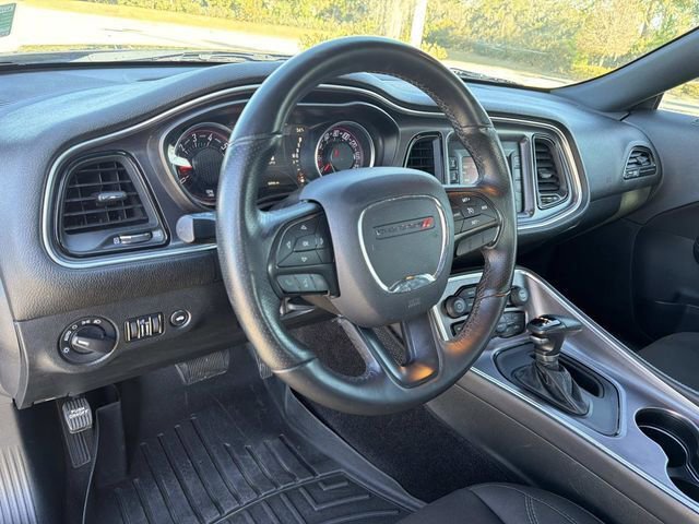 Used 2017 Dodge Challenger SXT image 17