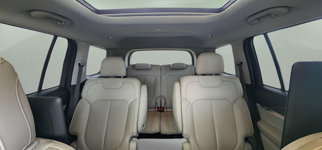 Used 2023 Jeep Grand Cherokee L Overland w/ Rear Seat Video Group I AWD/4WD image 35