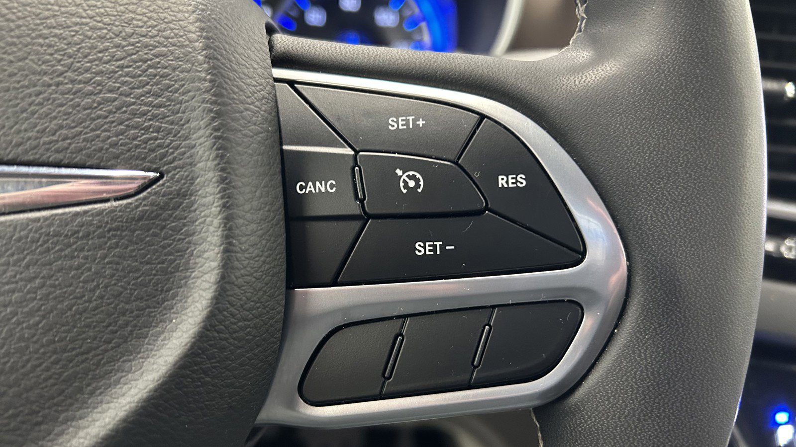 Used 2023 Chrysler Voyager LX image 23