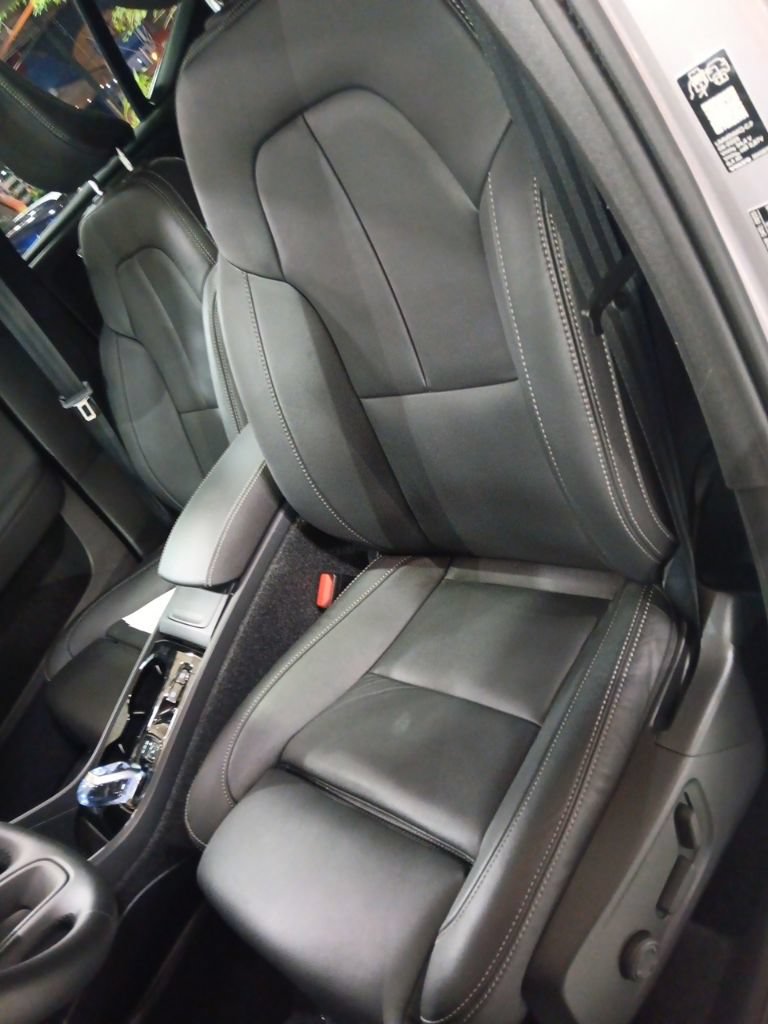 Used 2026 Volvo XC40 B5 Plus AWD/4WD image 6