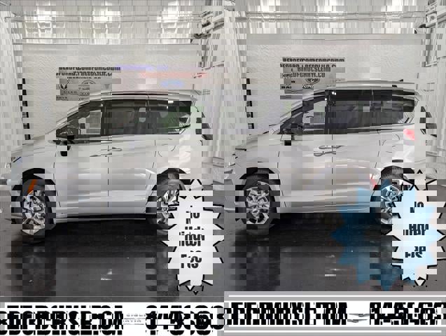 New 2026 Chrysler Pacifica Limited w/ Trailer Tow Group image 30