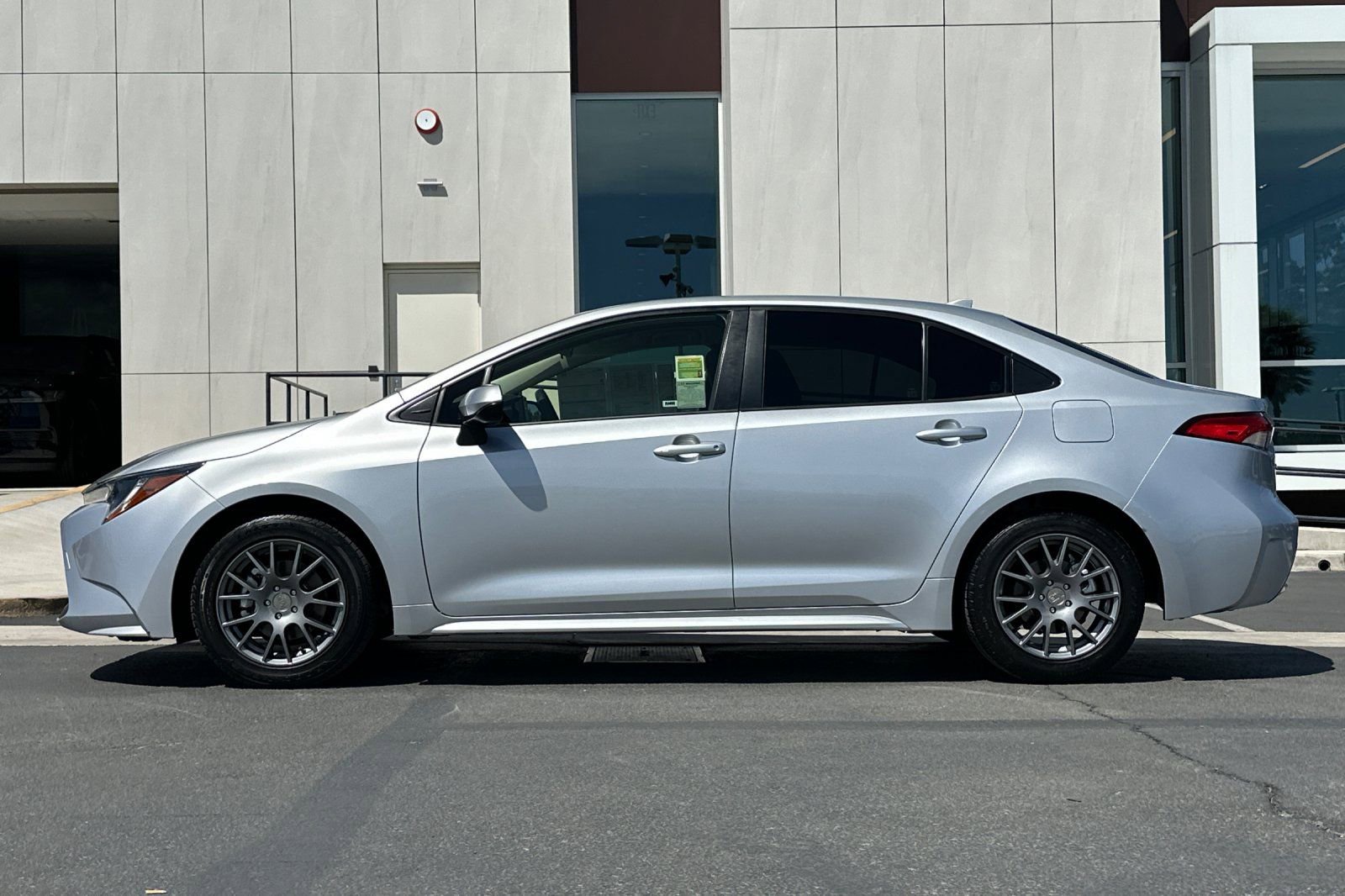 Used 2022 Toyota Corolla LE w/ LE Convenience Package FWD image 6