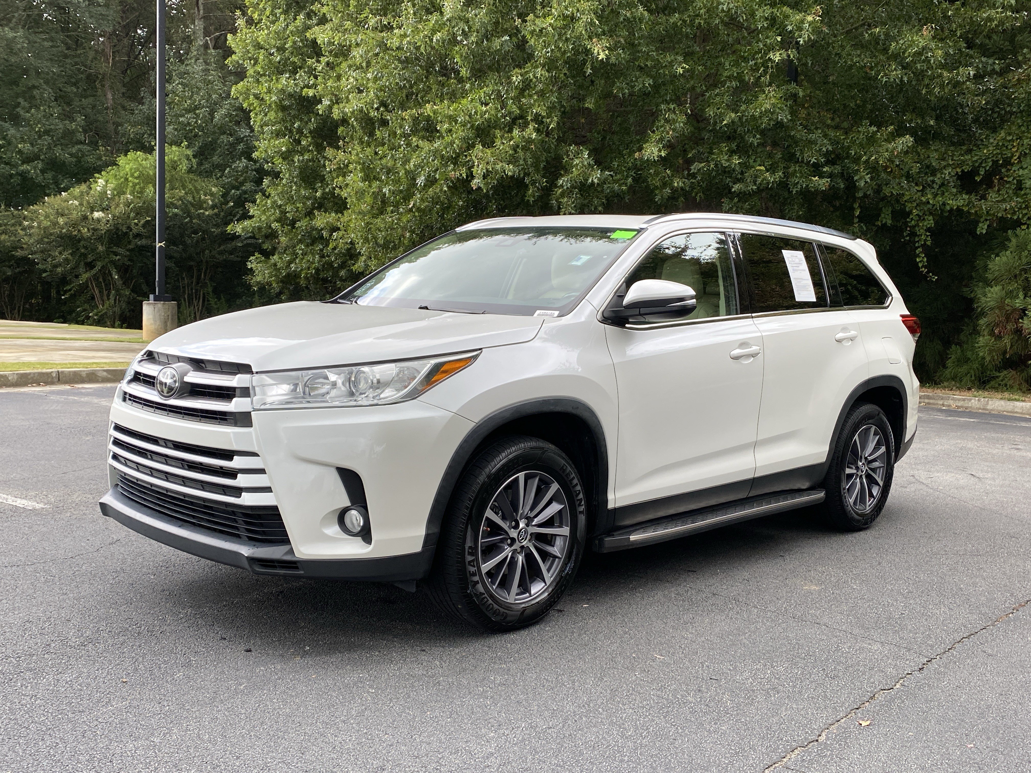 Used 2019 Toyota Highlander XLE FWD image 5