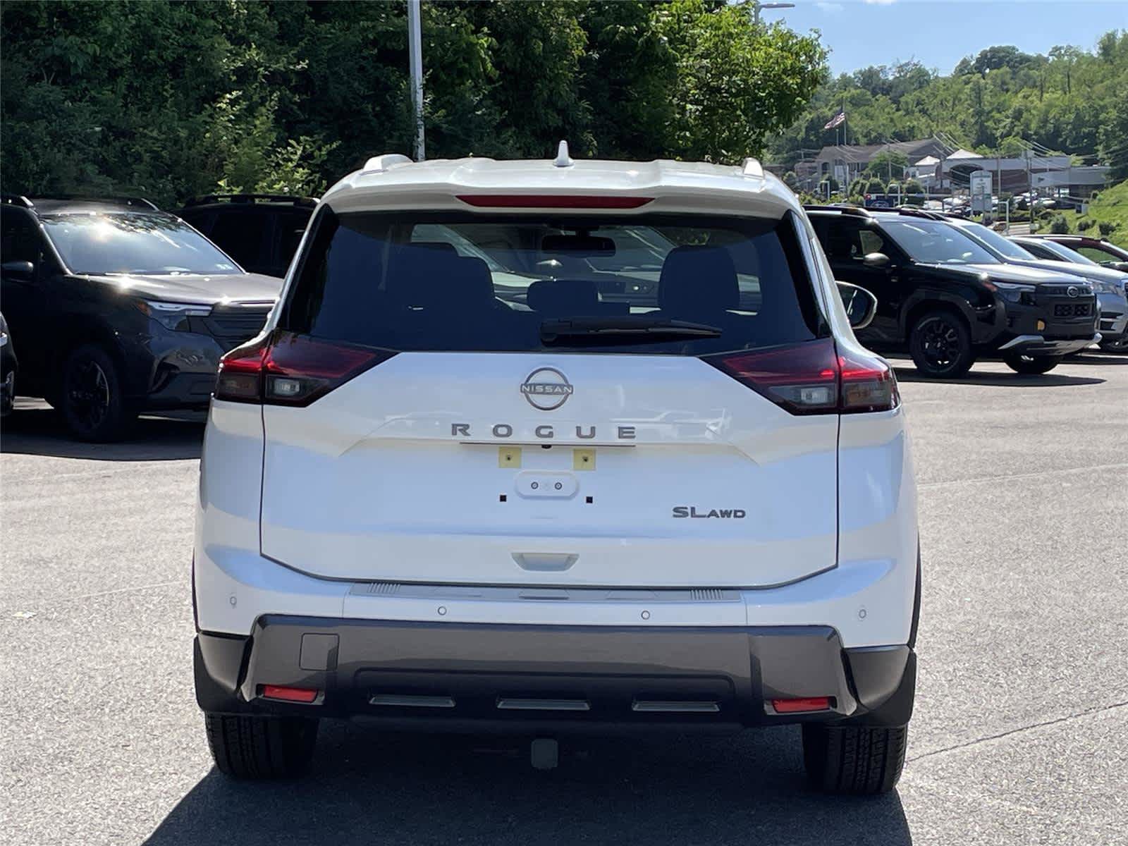 Used 2025 Nissan Rogue SL AWD/4WD image 4